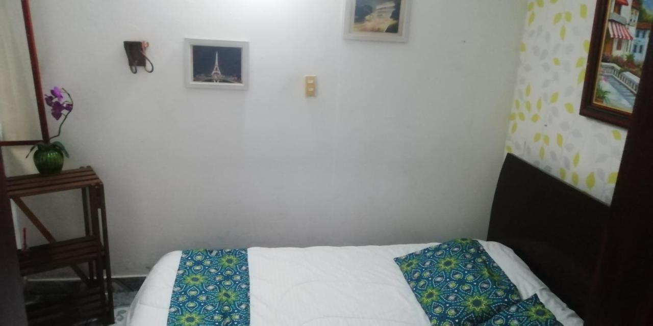 ホテル Hostal Caminos De スエスカ エクステリア 写真