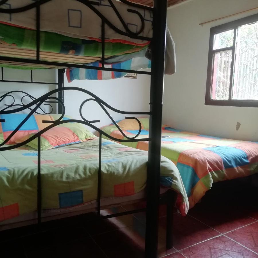 ホテル Hostal Caminos De スエスカ エクステリア 写真